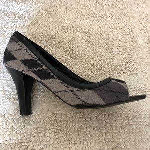 Steve Madden Nadie Grey/Black Peep Toe Sz 8.5M